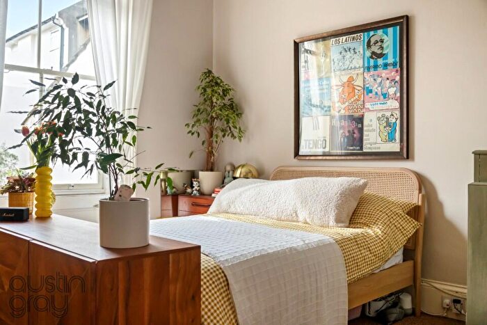 2 Bedroom Flat For Sale In Albert Road, BN1