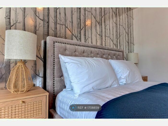 3 Bedroom Semi-Detached House To Rent In Rock Grove, Brighton, BN2