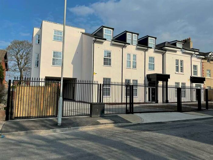 2 Bedroom Apartment To Rent In Highfield Road, Rock Ferry, CH42