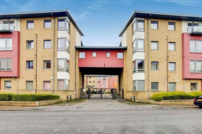 1 Bedroom Flat To Rent In Crown Close, London, N22