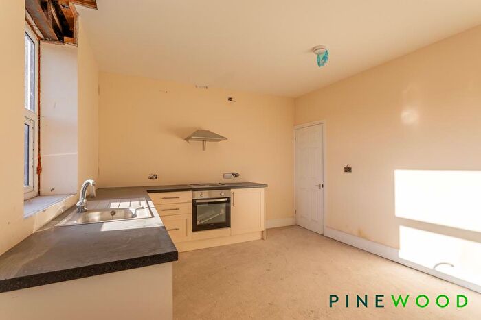 3 Bedroom Terraced House For Sale In Cobden Road, Chesterfield, Derbyshire, S40