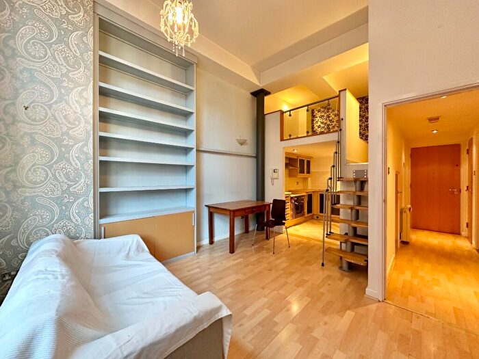 2 Bedroom Apartment To Rent In Lancaster House, Princess Street, Manchester, M1