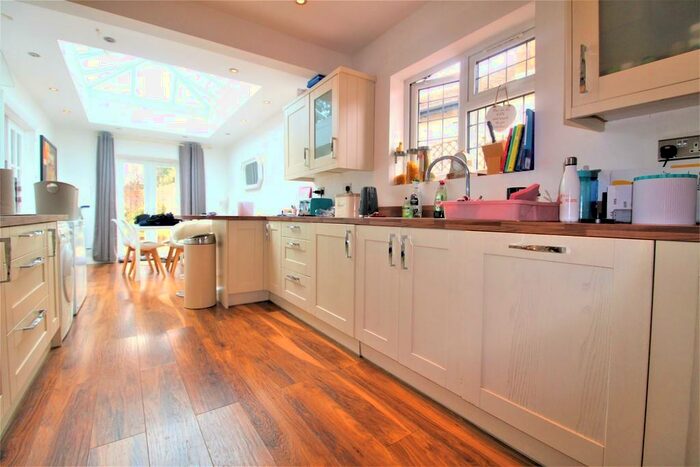 4 Bedroom Detached Bungalow To Rent In Allandale Crescent, Potter's Bar, EN6