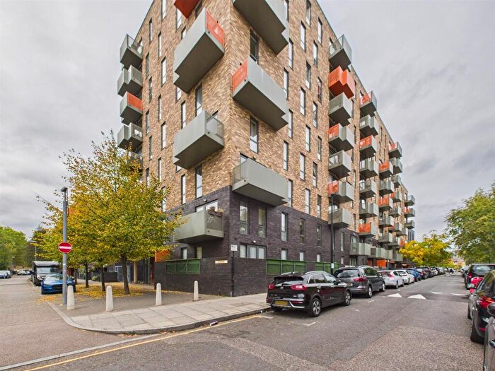 1 Bedroom Apartment For Sale In Sculpture House, Killick Way, Stepney Green, E1