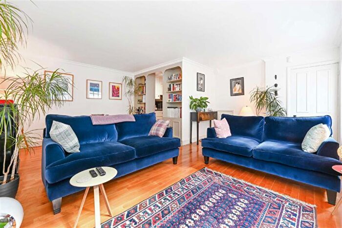 2 Bedroom Flat To Rent In Redcliffe Mews, South Kensington, SW10