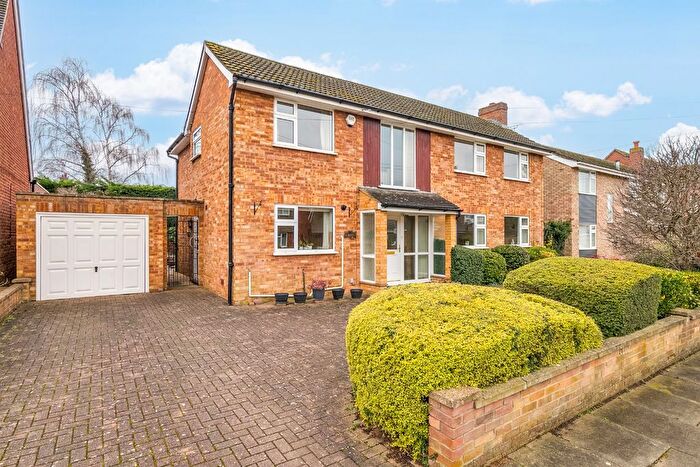 4 Bedroom Detached House For Sale In Deacons Way, Hitchin, SG5