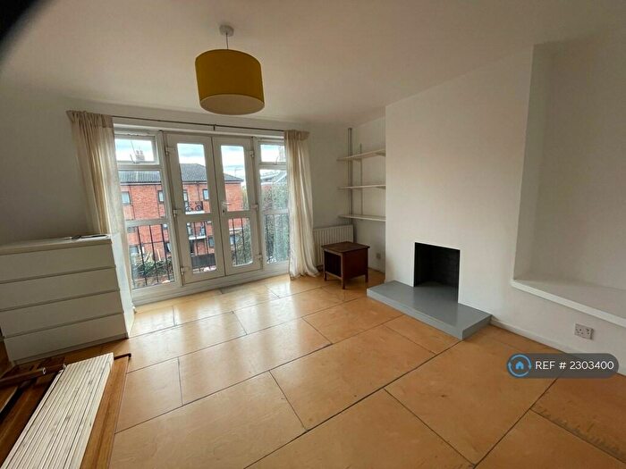 2 Bedroom Flat To Rent In Leet Court, London, N16