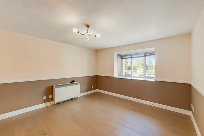 2 Bedroom Flat To Rent In Mullards Close, Hackbridge, Mitcham, CR4