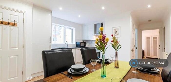 3 Bedroom Flat To Rent In Turner Street, London, E16