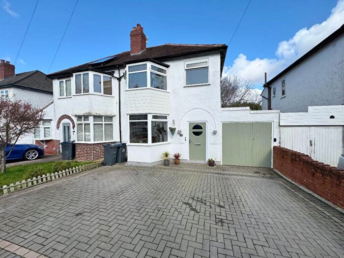 3 Bedroom Semi Detached House For Sale In Fallowfield Avenue, Birmingham, B28