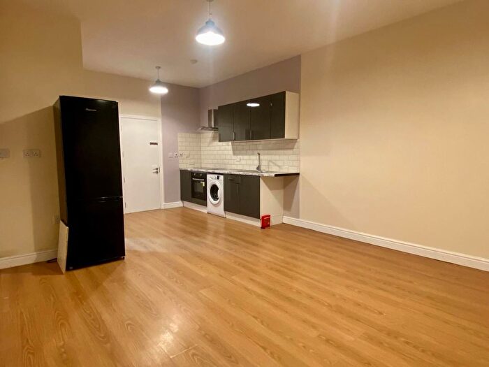 2 Bedroom Flat To Rent In Bensham Grove, Thornton Heath, CR7