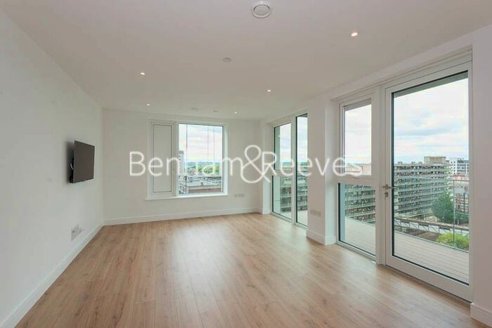 2 Bedroom Flat To Rent In Sovereign Court, Beadon Road, W6