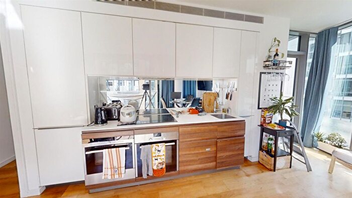 2 Bedroom Flat For Sale In Eastfields Avenue, Putney, London, SW18