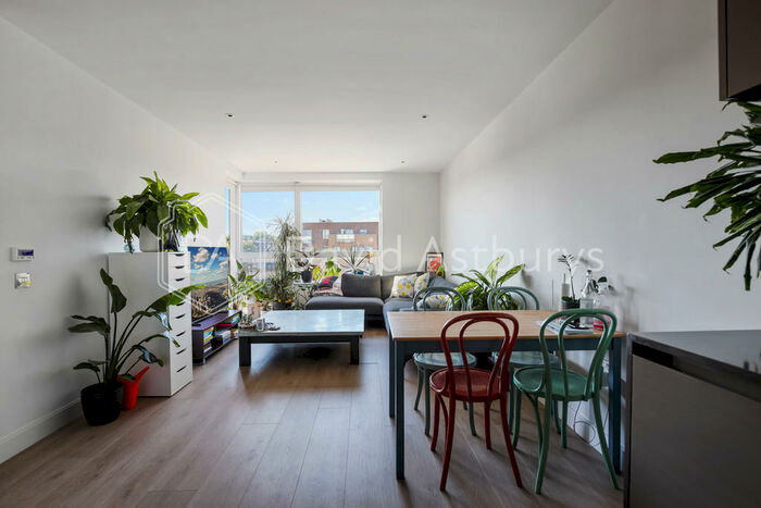 2 Bedroom Apartment To Rent In High Street, London, N8