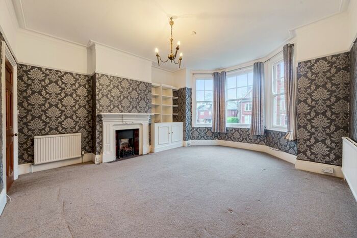 3 Bedroom Flat To Rent In Boyne Park, Tunbridge Wells, TN4
