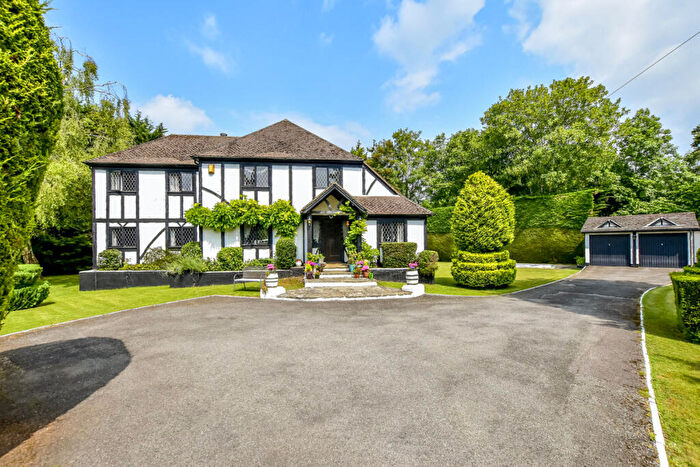 4 Bedroom Detached House For Sale In Lock Avenue Maidenhead, Berkshire, SL6