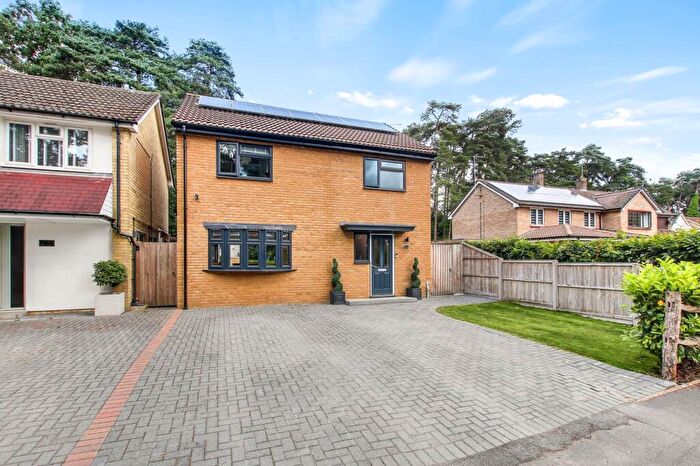 3 Bedroom Detached House For Sale In Nightingale Crescent, Bracknell, RG12