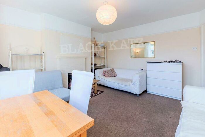2 Bedroom Flat To Rent In Lady Margaret Road, N19