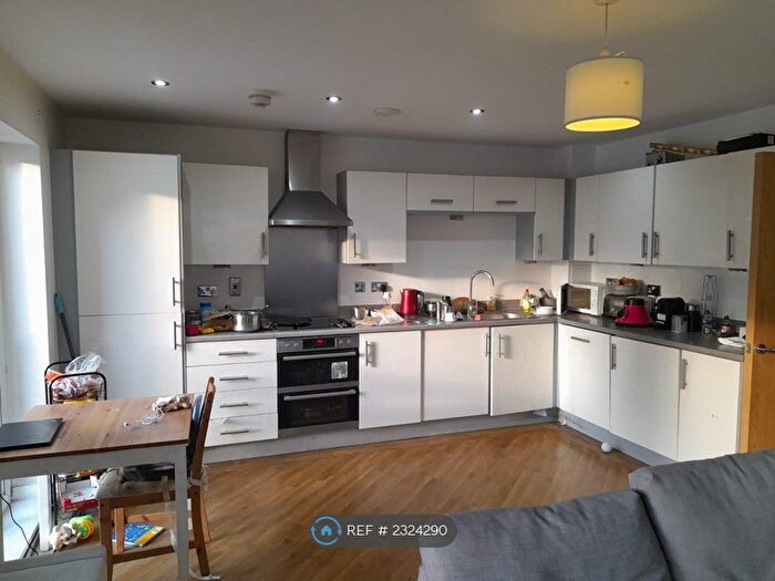 2 Bedroom Flat To Rent In Wave Court, Romford, RM7