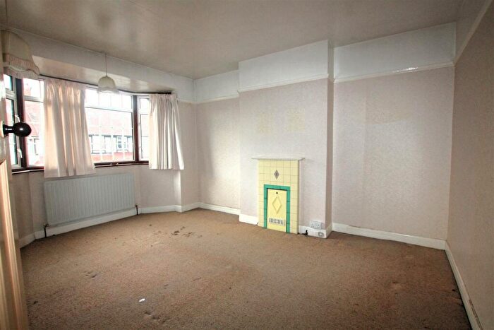 3 Bedroom End Of Terrace House For Sale In Beech Grove, Mitcham, CR4