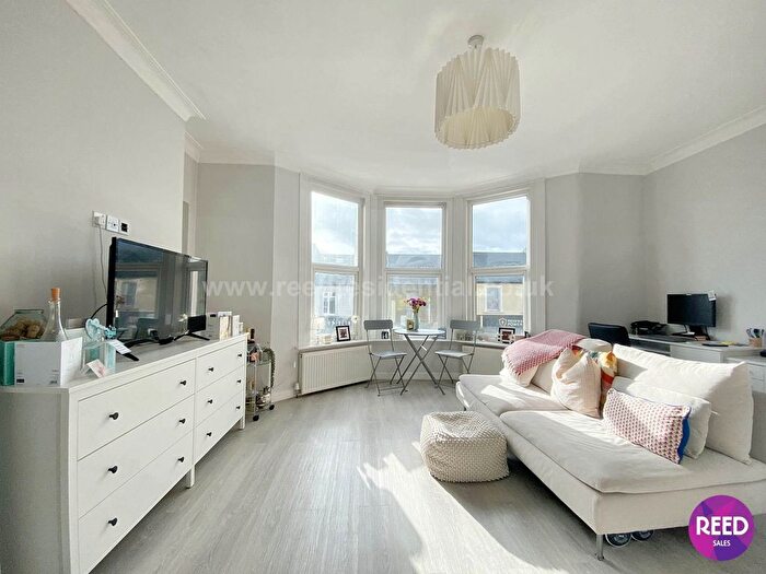 1 Bedroom Flat To Rent In Leigh Broadway, Leigh On Sea, SS9