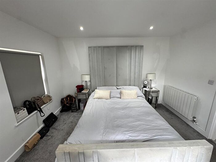 2 Bedroom Flat To Rent In Alpha Cottage, Lloyd Place, Ware, SG12