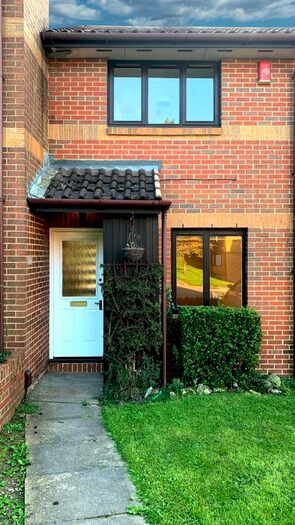 2 Bedroom Property To Rent In Richards Close, Bushey, WD23
