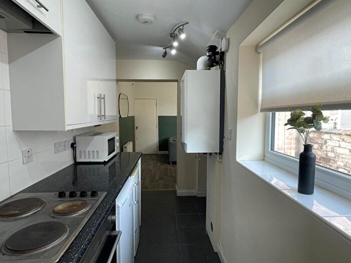 3 Bedroom Terraced House To Rent In Wilson St // Bed // Aug, LN1