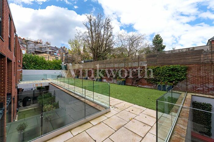 1 Bedroom Apartment For Sale In Hodford Road, London, NW11