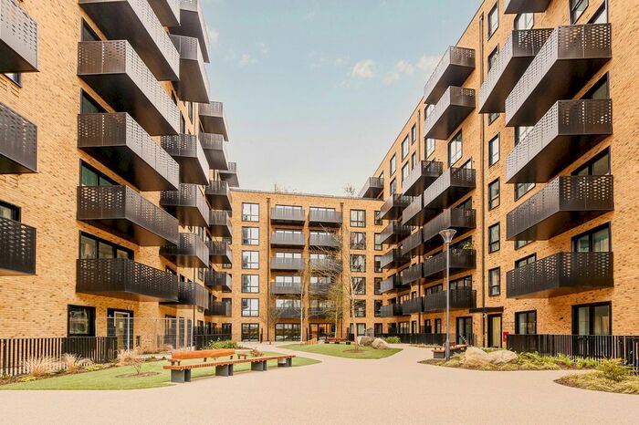 1 Bedroom Studio To Rent In Sarsen House, Middle Road, W7