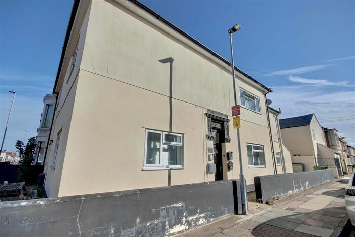 2 Bedroom Flat To Rent In Shearer Road, Portsmouth, PO1