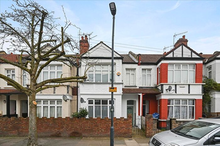 3 Bedroom Flat To Rent In Drayton Road, Harlesden, NW10