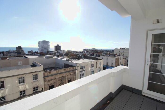 2 Bedroom Flat To Rent In Western Road, BN1