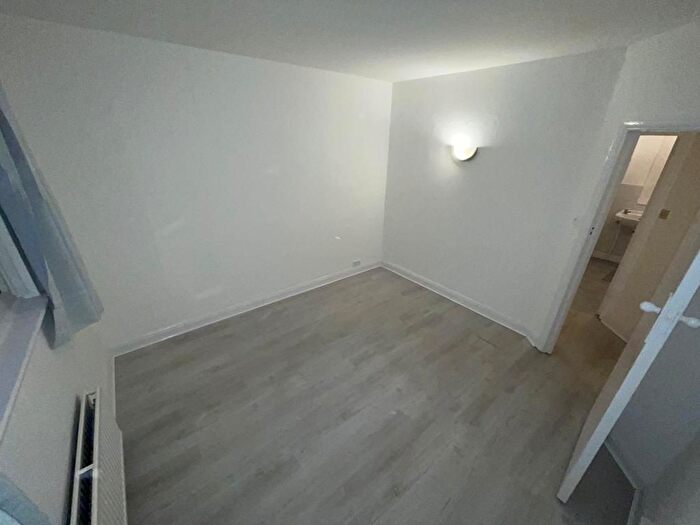 2 Bedroom Flat To Rent In London Road, Morden, SM4