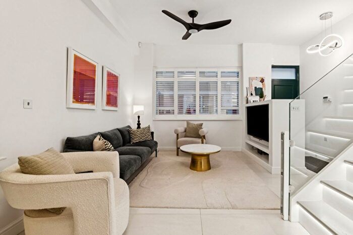 4 Bedroom Mews To Rent In Queens Mews, Westbourne Park, W2