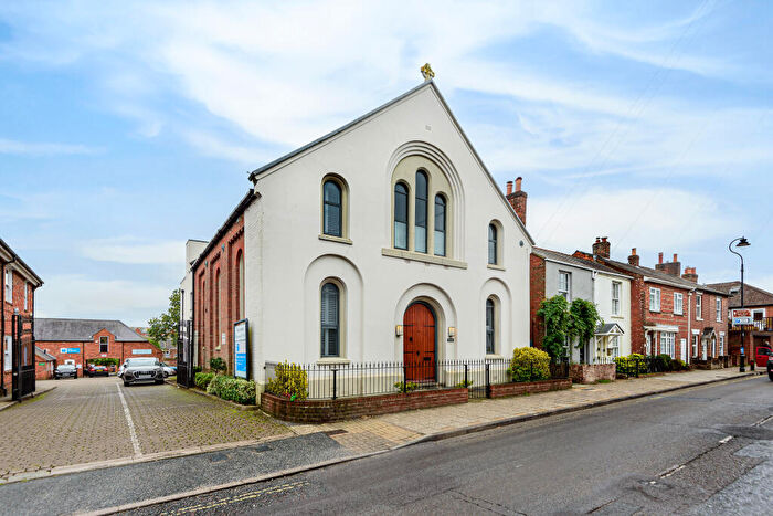 2 Bedroom Flat To Rent In Gosport Street, Lymington, SO41