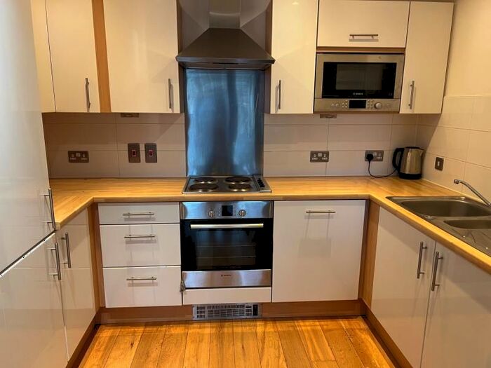 1 Bedroom Flat To Rent In Meridian Plaza, Bute Terrace, Cardiff, CF10