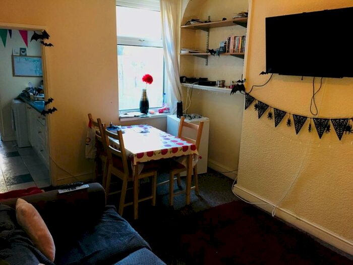 3 Bedroom House To Rent In Treharris Street, Roath, Cardiff, CF24