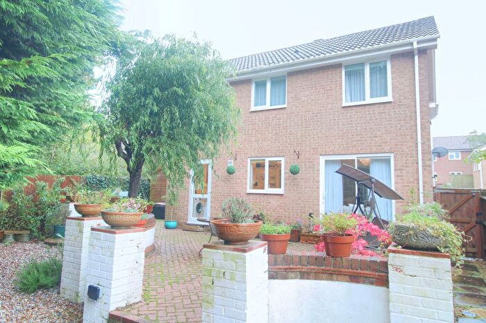 4 Bedroom Detached House For Sale In Grasmere Close, Eastbourne, BN23