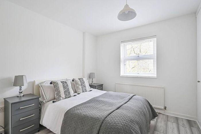 1 Bedroom Flat For Sale In John Rennie Walk, Wapping, London, E1W