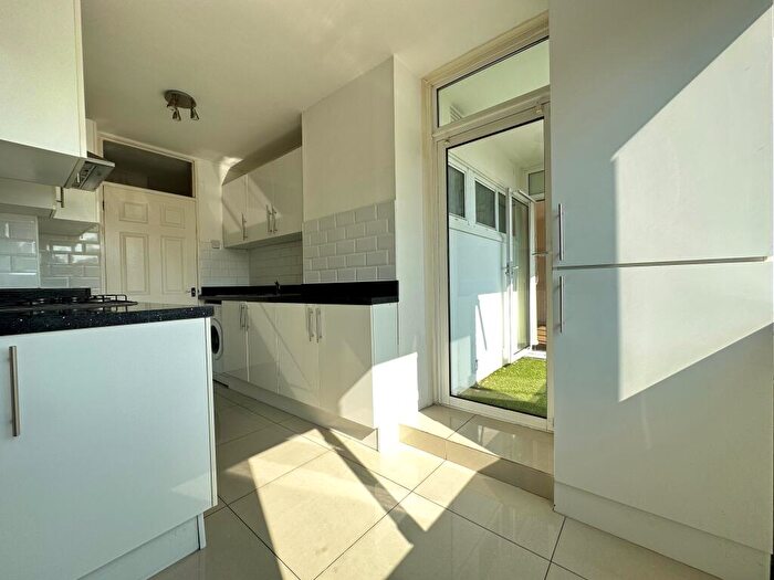 2 Bedroom Property To Rent In Galway House, White Horse Lane, E1