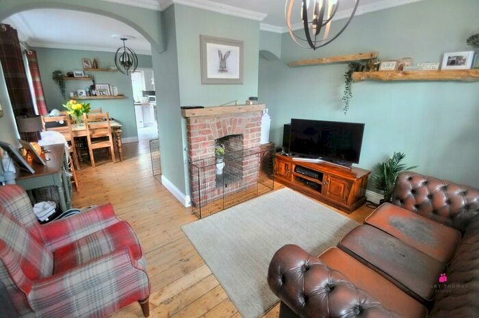 2 Bedroom End Of Terrace House To Rent In Parkstone Avenue, Thundersley, SS7