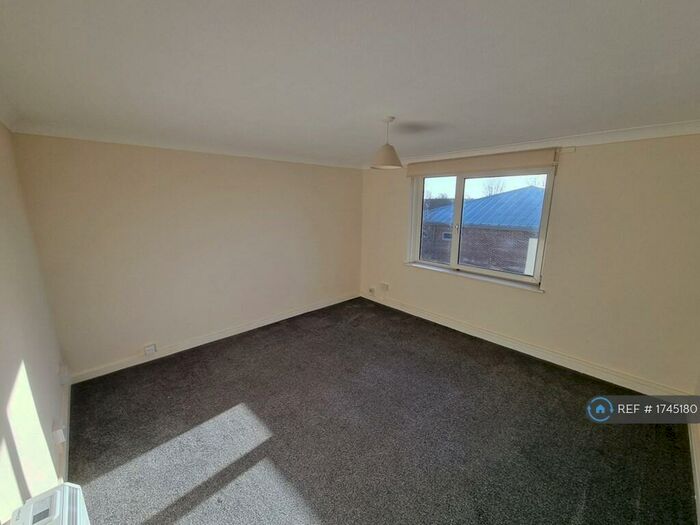 1 Bedroom Flat To Rent In Court Lodge Road, Horley, RH6