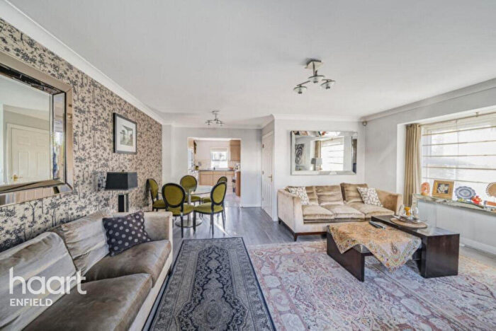 4 Bedroom Semi Detached House To Rent In Magdalene Gardens, London, N20