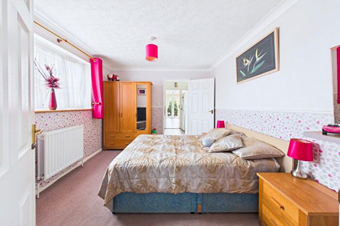 4 Bedroom Bungalow For Sale In West Way, Broadstone, Dorset, BH18 - Photo 12