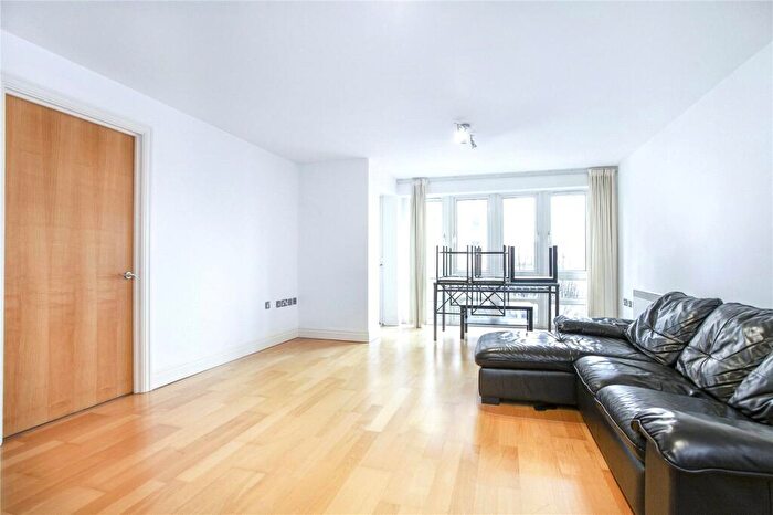 3 Bedroom Apartment To Rent In St Davids Square, London, England, E14