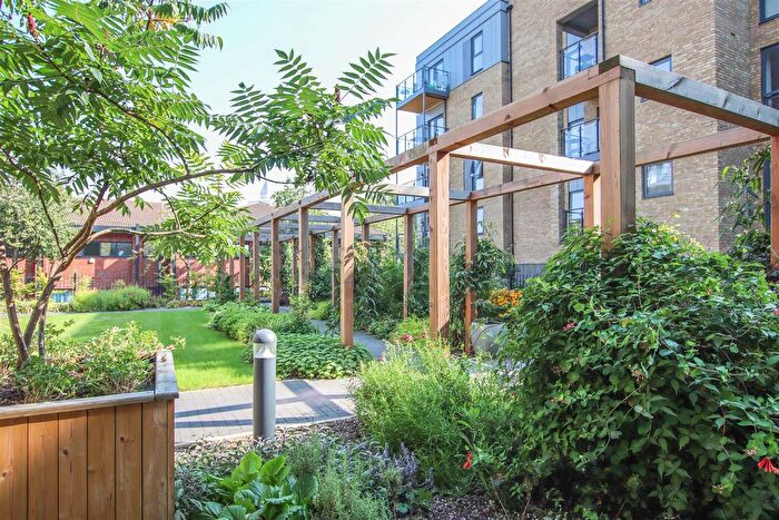 2 Bedroom Flat For Sale In Pegs Lane, Hertford, SG13