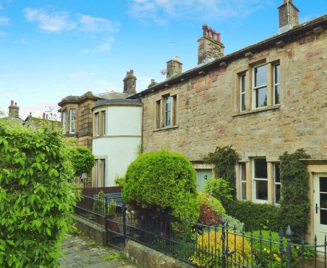 2 Bedroom Terraced House For Sale In High Street, Gargrave, BD23