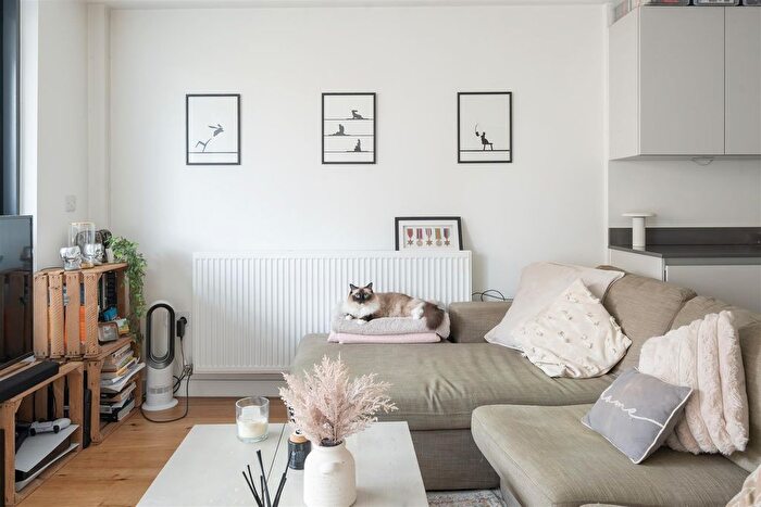 1 Bedroom Flat For Sale In Dalston Lane, London, E8