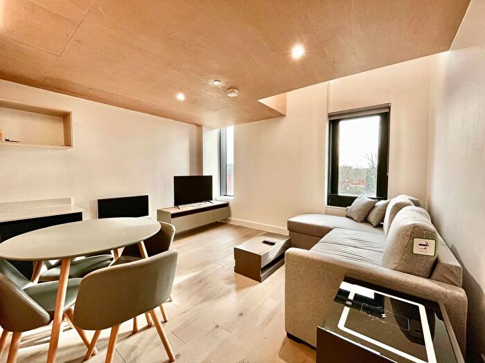 2 Bedroom Flat To Rent In Sky Gardens, Spinners Way, M15